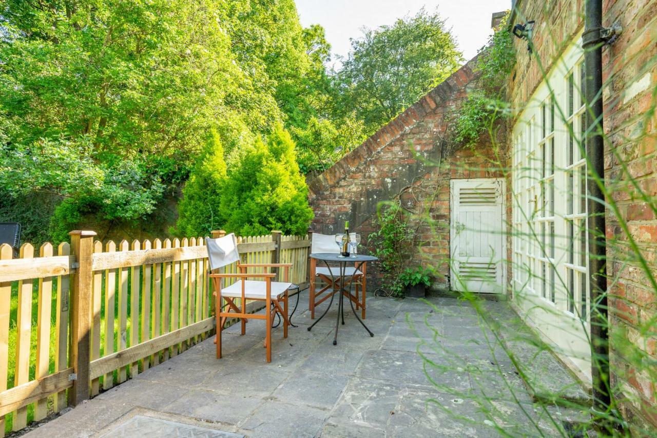 The Cottage By The Walls York Exterior photo